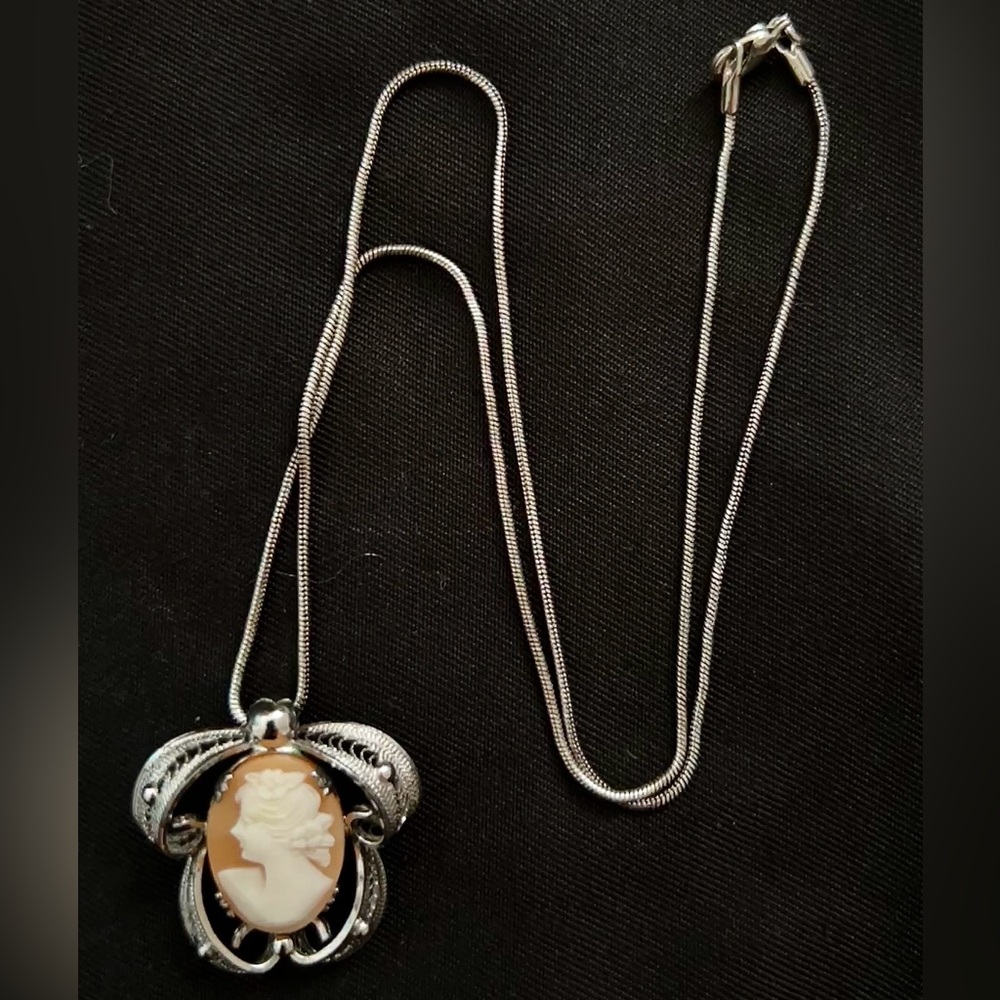 Vintage Amco 1.25" Sterling Silver Shell Cameo Necklace 18" Chain 8.45g